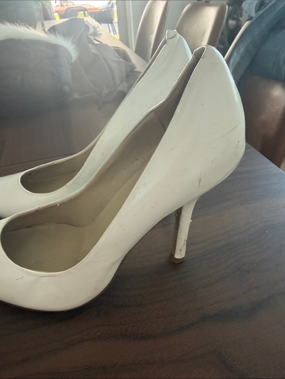 GUESS White Pointed Toe Leather Pumps - Picture 2 of 8